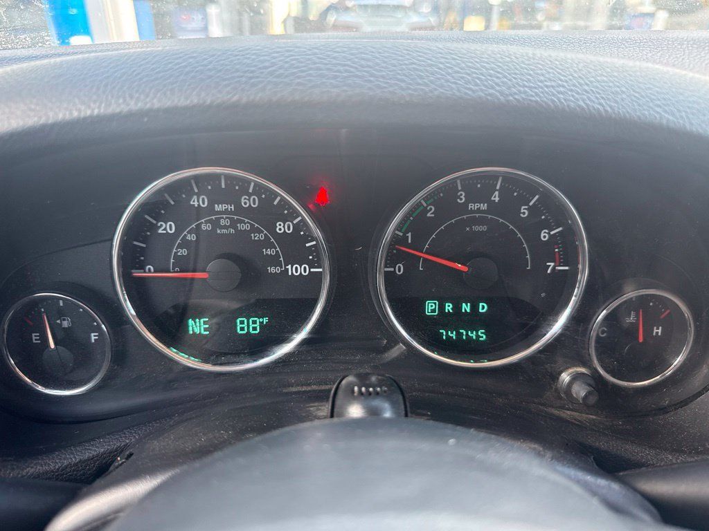 Used 2014 Jeep Wrangler Unlimited Rubicon AWD/4WD image 7