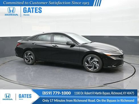 Used 2025 Hyundai Elantra Limited w/ Cargo Package FWD image 1