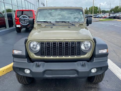Used 2025 Jeep Wrangler Sport AWD/4WD image 3