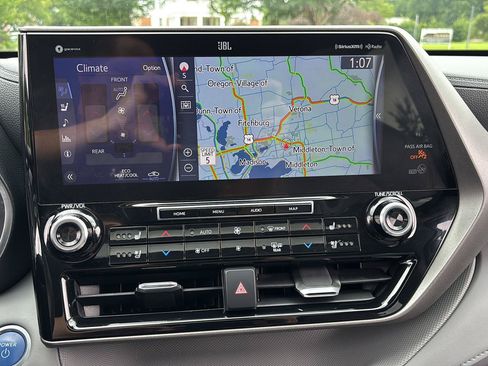 Used 2020 Toyota Highlander Limited AWD/4WD image 32