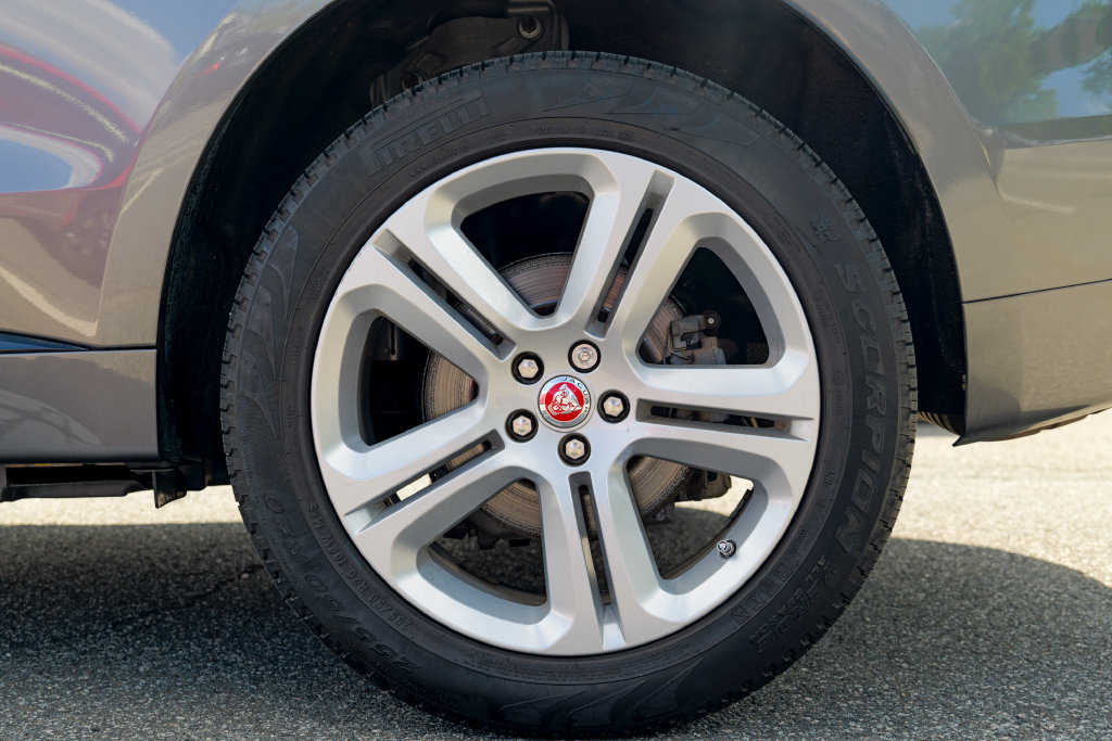 Used 2019 Jaguar F-PACE R-Sport AWD/4WD image 14