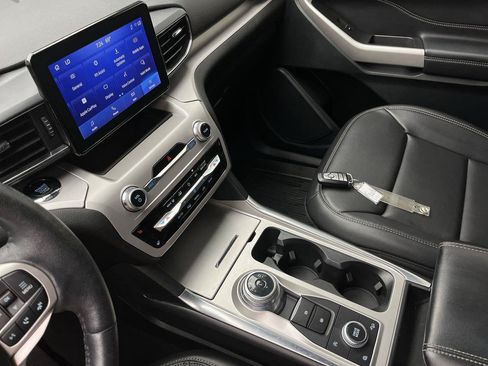 Used 2024 Ford Explorer XLT w/ Equipment Group 202A AWD/4WD image 23