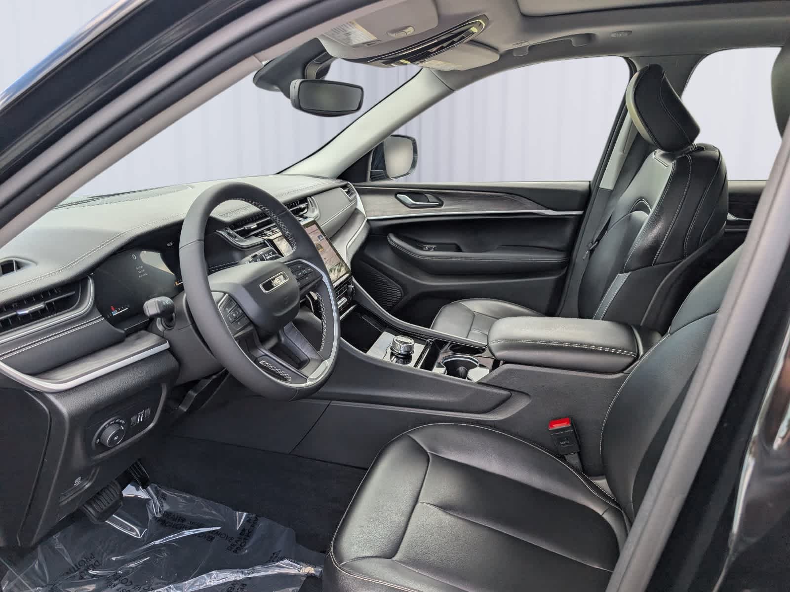 Used 2023 Jeep Grand Cherokee Limited AWD/4WD image 15