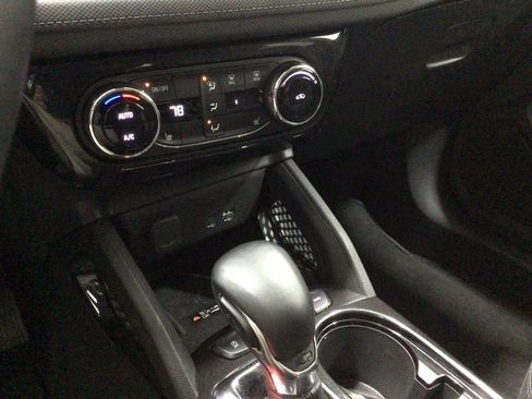 Used 2024 Chevrolet TrailBlazer LT w/ Convenience Package AWD/4WD image 12