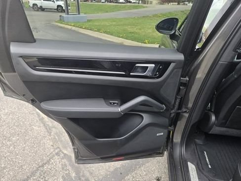Used 2020 Porsche Cayenne AWD/4WD image 18
