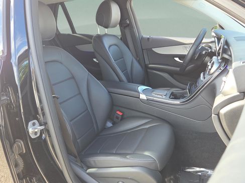 Certified 2022 Mercedes-Benz GLC 300 image 17