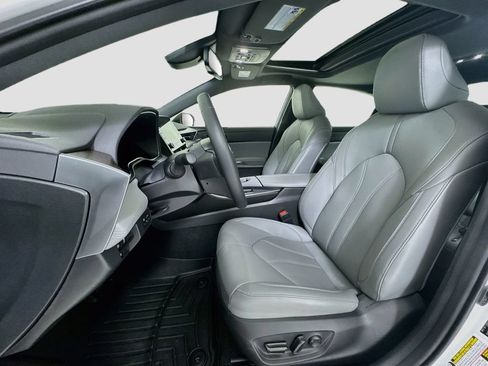 Used 2022 Toyota Avalon XLE w/ Moonroof Package FWD image 12