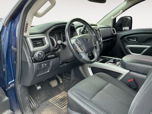 Used 2019 Nissan Titan SV w/ SV Convenience Package AWD/4WD image 10