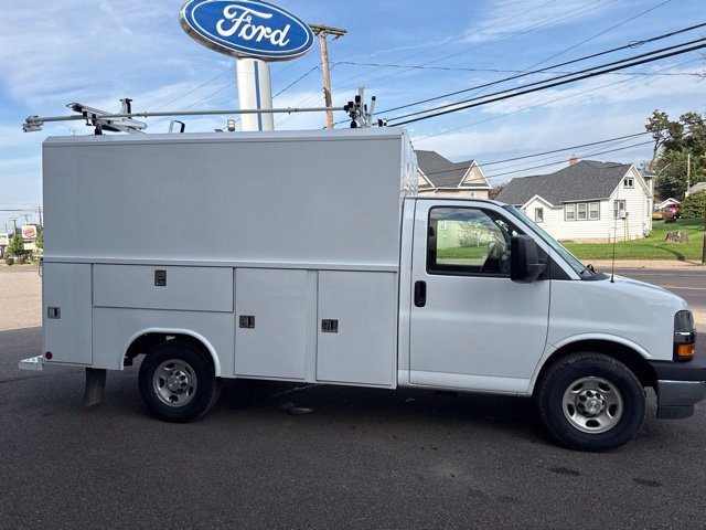 Used 2023 Chevrolet Express 3500 w/ Power Convenience Package RWD image 5