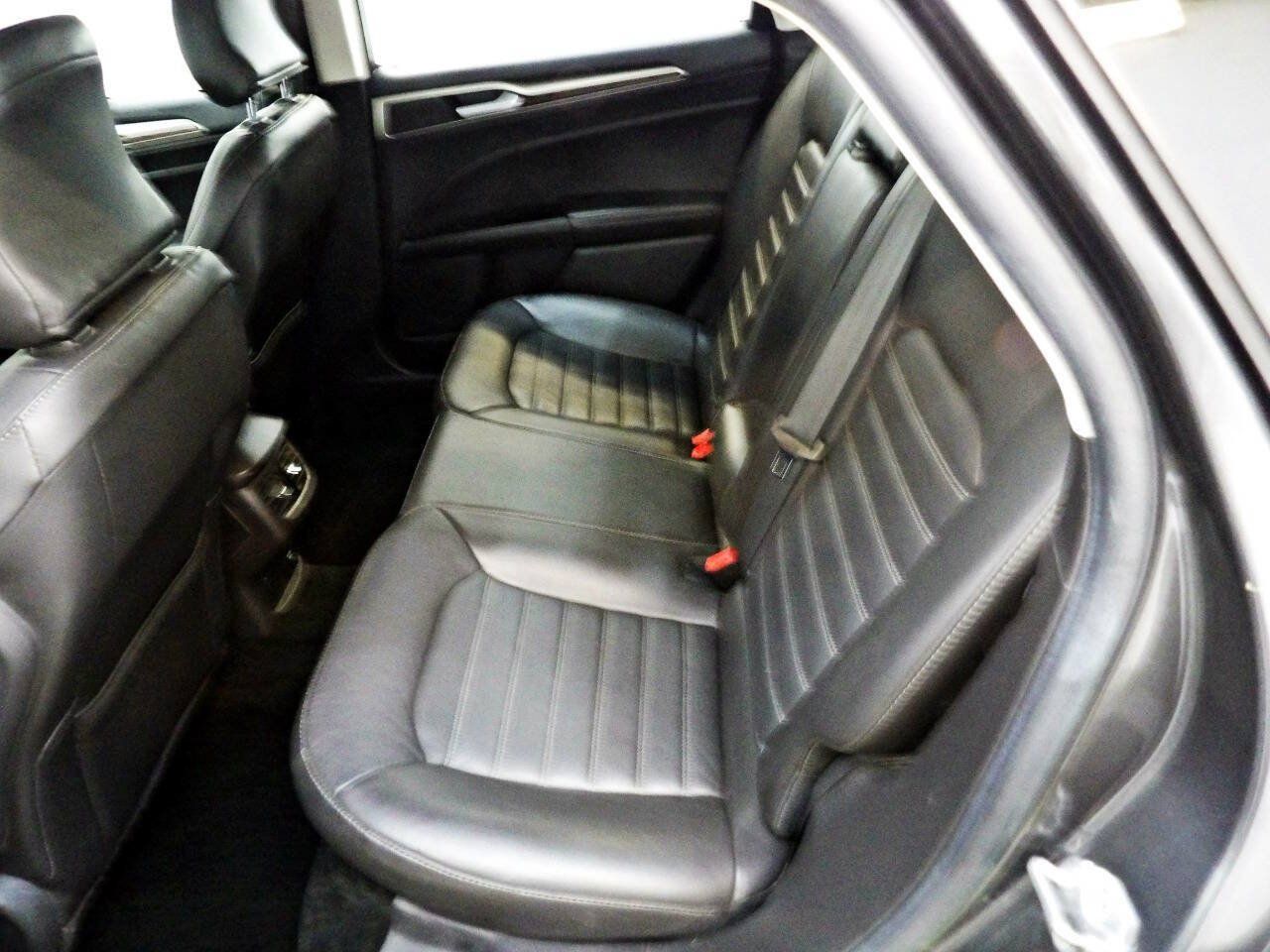 Used 2016 Ford Fusion SE w/ Equipment Group 502A FWD image 10