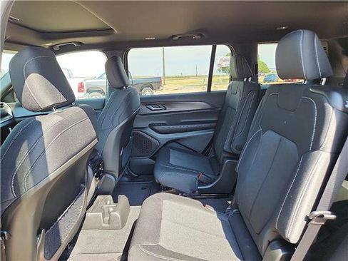 New 2025 Jeep Grand Cherokee L Laredo w/ Luxury Tech Group I image 9