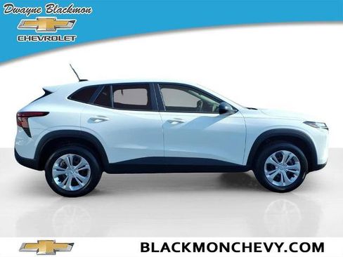 New 2026 Chevrolet Trax LS FWD image 2