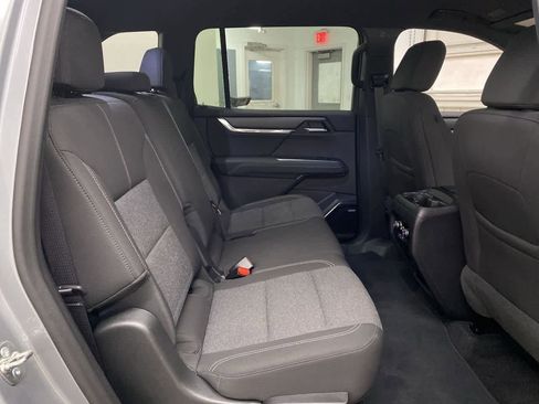 Used 2025 GMC Acadia Elevation image 17