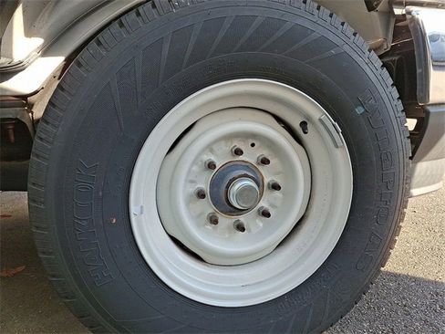 New 2022 Ford E-350 and Econoline 350 Super Duty image 4