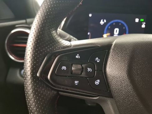 Used 2025 Chevrolet Trax RS w/ Sunroof Package FWD image 23