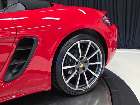 Used 2021 Porsche 718 Boxster RWD image 39