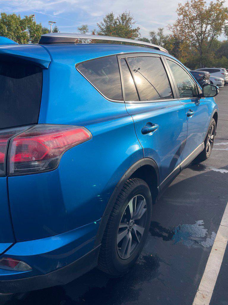 Used 2016 Toyota RAV4 XLE AWD/4WD image 3