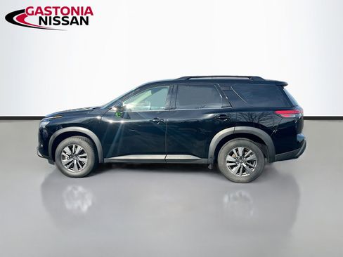 Used 2024 Nissan Pathfinder SV image 5