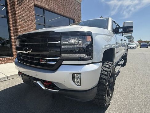 Used 2017 Chevrolet Silverado 1500 LTZ Z71 w/ Redline Edition image 10