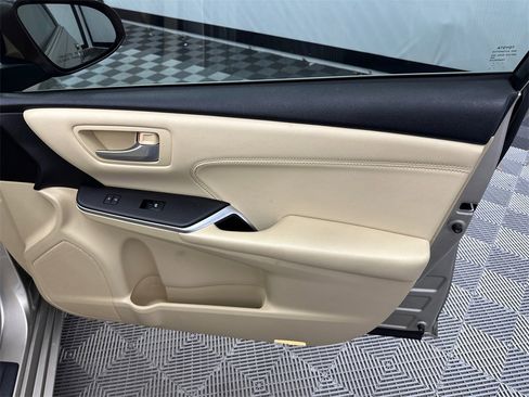 Used 2017 Toyota Camry XLE image 15