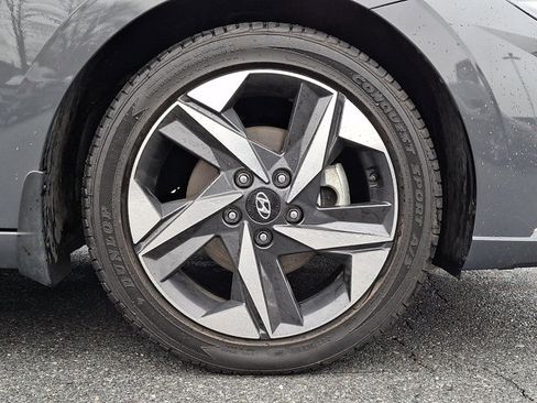 Used 2023 Hyundai Elantra Limited image 8