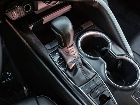 Used 2018 Toyota Camry XLE image 29