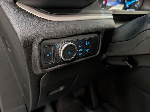 Used 2022 Ford Explorer XLT w/ Equipment Group 202A AWD/4WD image 35