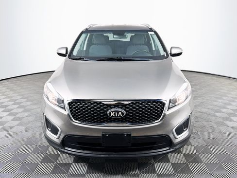 Used 2018 Kia Sorento LX image 2