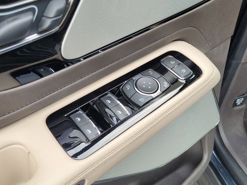 Used 2023 Lincoln Aviator Reserve w/ Equipment Group 201A image 17