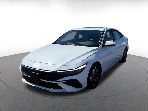Used 2025 Hyundai Elantra Limited image 7