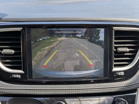 Used 2024 Chrysler Pacifica Limited FWD image 31