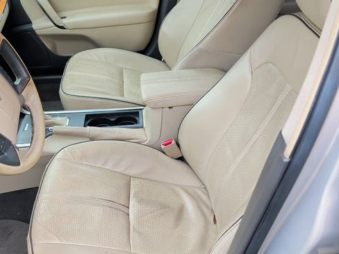 Used 2010 Lincoln MKZ Base image 6