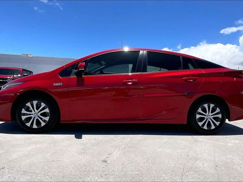 Used 2022 Toyota Prius Prime XLE FWD image 3