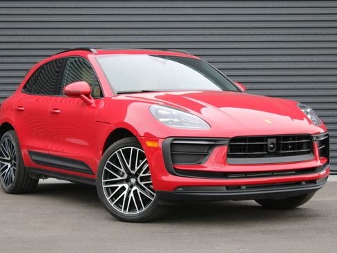 Used 2025 Porsche Macan image 7