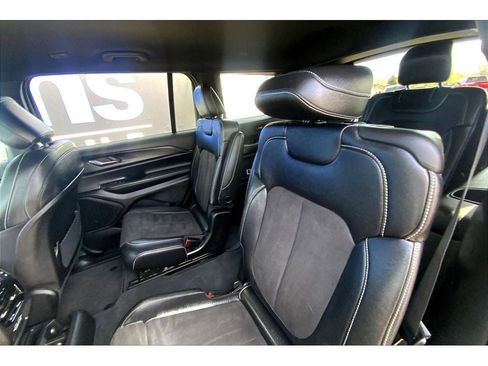 Used 2024 Jeep Grand Cherokee L Laredo image 27