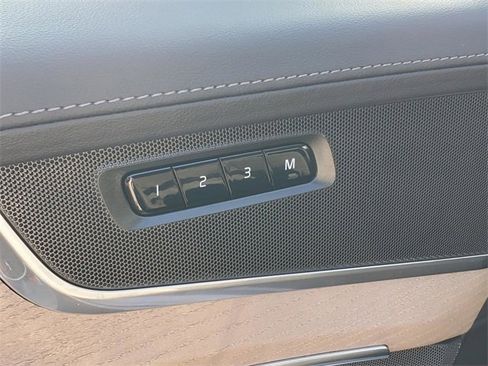 Used 2025 Volvo XC90 B5 Plus image 11