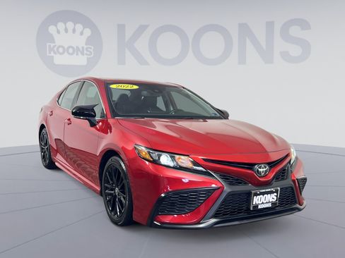 Used 2022 Toyota Camry SE w/ Cold Weather Package image 10