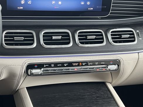 Certified 2025 Mercedes-Benz GLE 53 AMG 4MATIC image 38