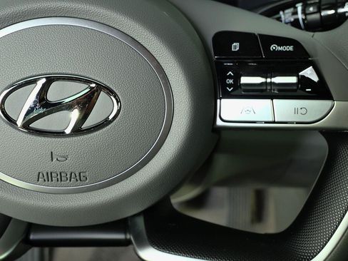 Used 2023 Hyundai Elantra SEL w/ Cargo Package FWD image 17