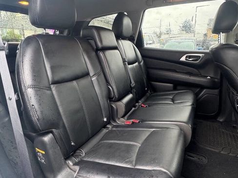 Used 2019 Nissan Pathfinder SL image 8