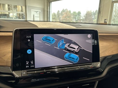 Certified 2024 Volkswagen Atlas SE image 31