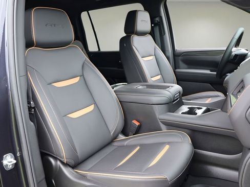 Used 2024 GMC Yukon XL AT4 w/ AT4 Premium Package AWD/4WD image 22