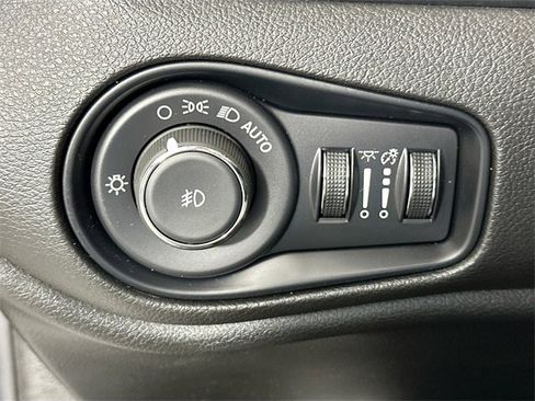 Used 2022 Jeep Renegade Limited w/ Sun, Sound & Wheels Group image 25