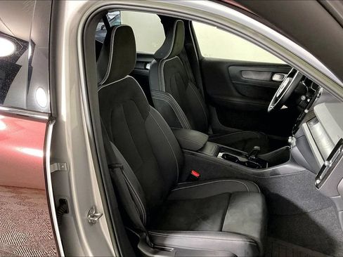 Used 2023 Volvo XC40 Recharge Ultimate w/ Protection Package Premier AWD/4WD image 6