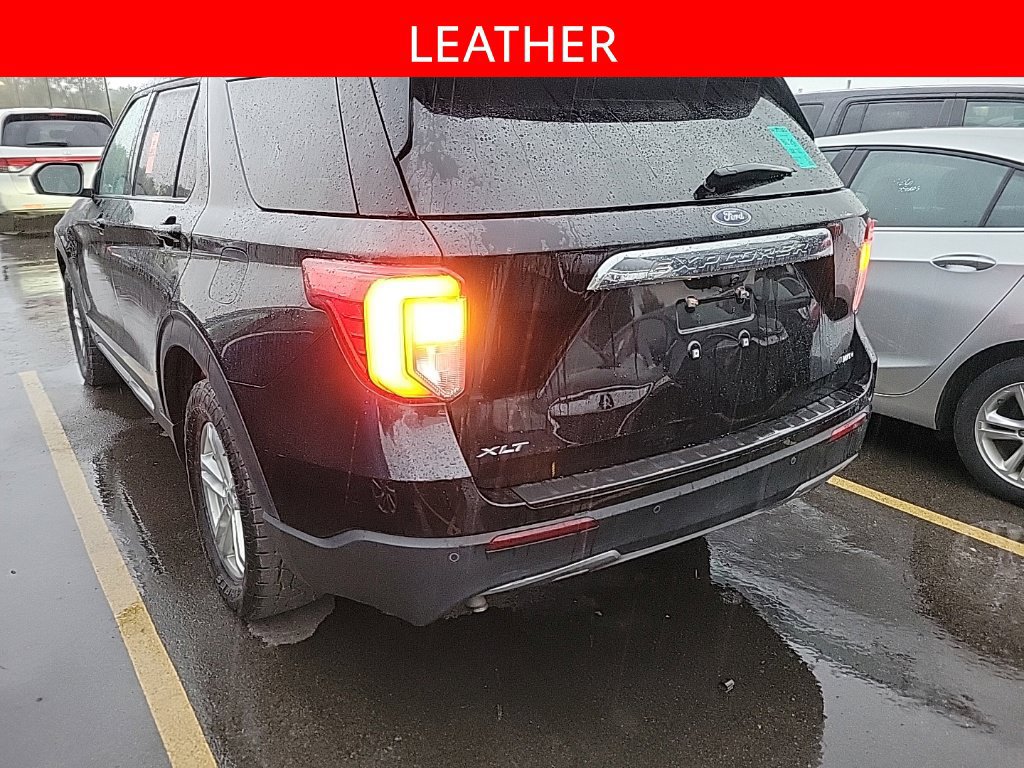 Used 2022 Ford Explorer XLT w/ Equipment Group 202A AWD/4WD image 4