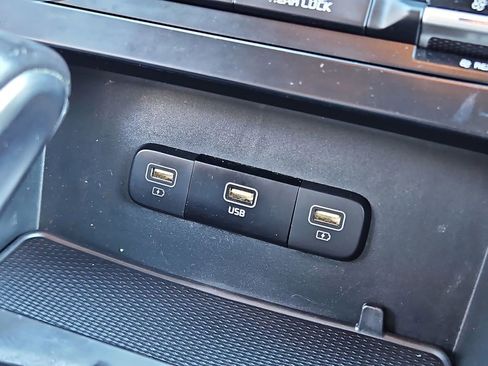 Used 2024 Kia Carnival LX image 19