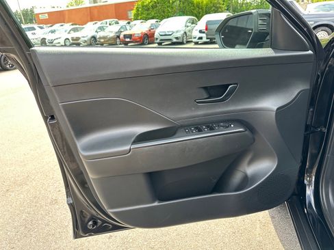 Used 2025 Hyundai Kona SEL FWD image 14