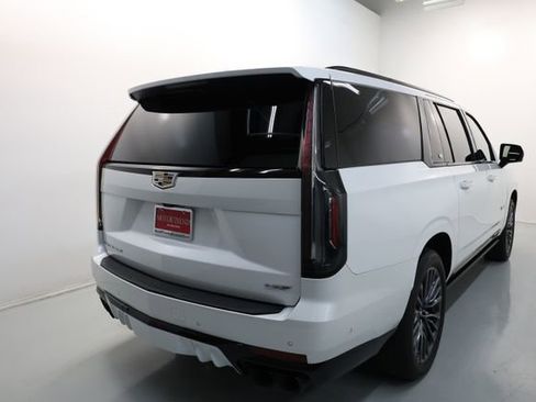 Used 2024 Cadillac Escalade ESV V w/ Heavy-Duty Trailer Package AWD/4WD image 73