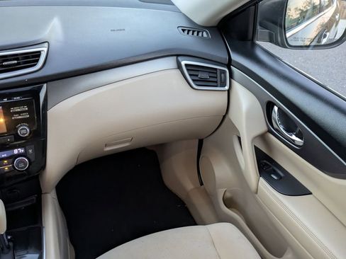 Used 2015 Nissan Rogue SV image 17