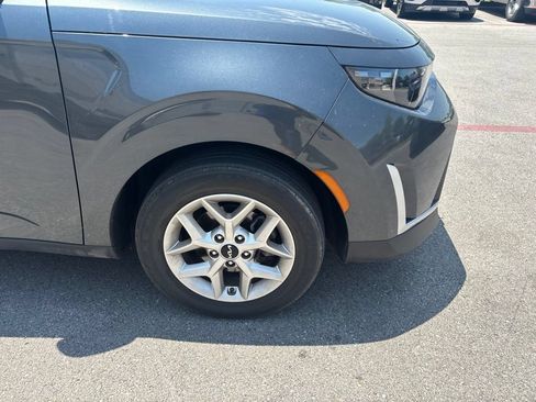 Used 2024 Kia Soul LX w/ Option Group 015 FWD image 4